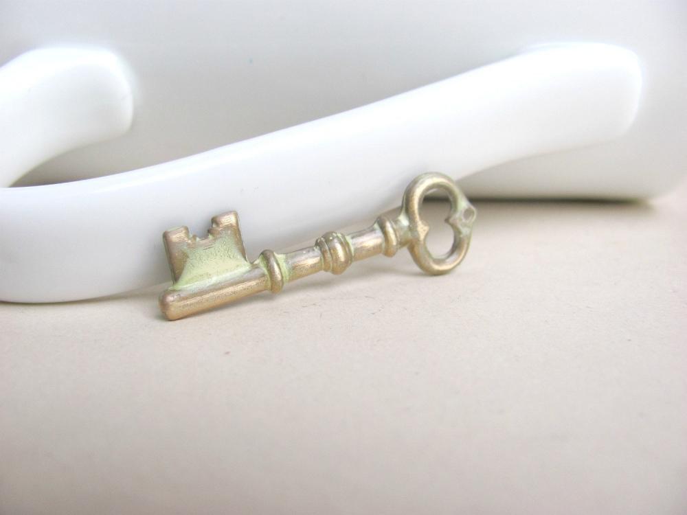 Skeleton Key Charm Creamy Hand Patina Brass